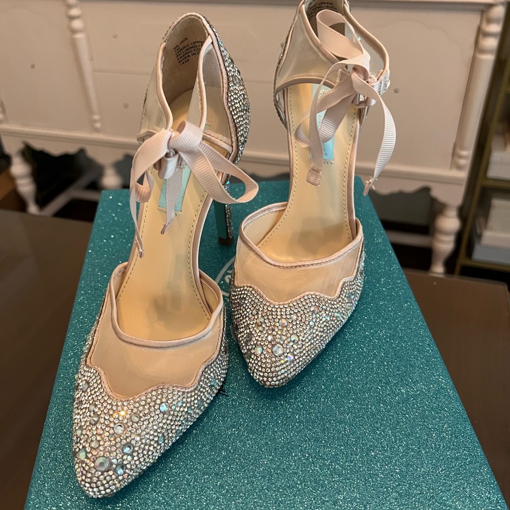 Betsy Johnson Iris Heels. Size 7. New.